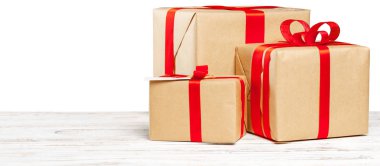 Eski masada hediyeler yığını önden görünümü