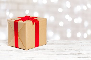 Eski masada hediyeler yığını önden görünümü