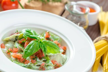 Yeşil hamur doldurma Mantı makarna