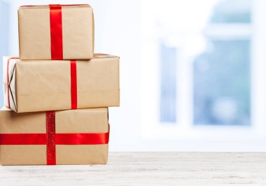 Eski masada hediyeler yığını önden görünümü