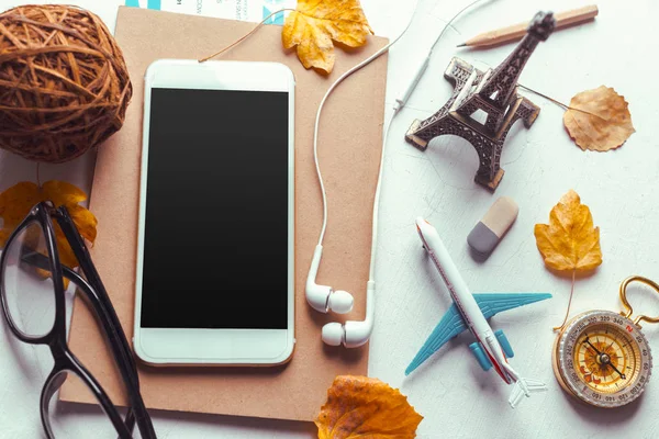 Üstten görünüm smartphone sahte şablon ile siyah ekran