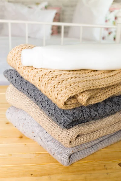 saf giysileri yıkarken sıvı ile