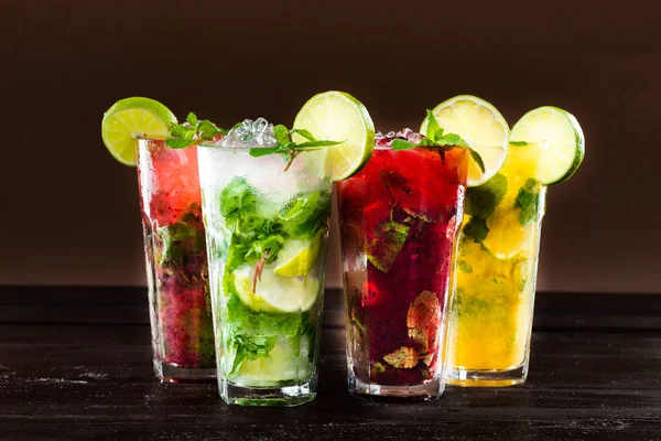 Kollektion Bunter Tropischer Cocktails — Stockfoto