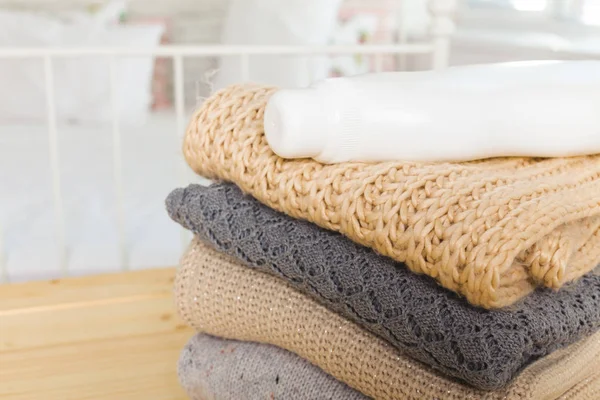 saf giysileri yıkarken sıvı ile