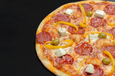 Pizza tebeşir tahtası üzerinde 