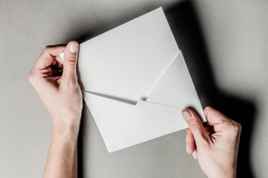 çok Close-up beyaz boş zarflar 