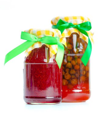 Cam kavanoz reçel beyaz arka plan üzerinde izole ile