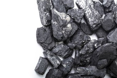 Beyaz doğal ahşap kömür göl kenarında