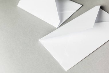 çok Close-up beyaz boş zarflar 