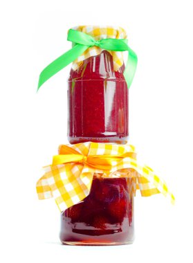 Cam kavanoz reçel beyaz arka plan üzerinde izole ile