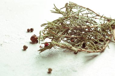 Baharat ve otlar, kapat