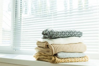 Kazak örme yığını beyaz rahat 