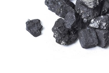 Beyaz doğal ahşap kömür göl kenarında