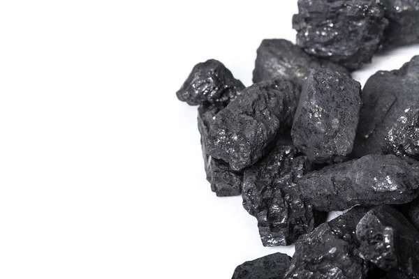 Beyaz doğal ahşap kömür göl kenarında