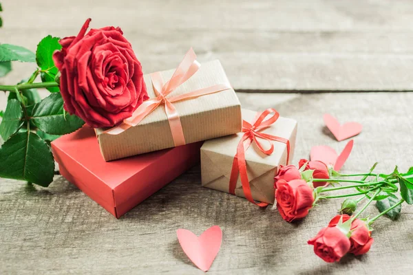 Roses Cœur Sur Une Planche Bois Fond Saint Valentin — Photo