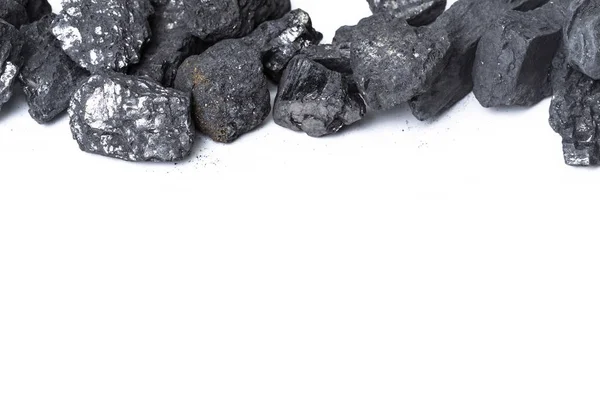 Beyaz doğal ahşap kömür göl kenarında