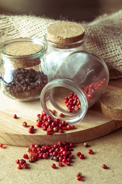 Baharat ve otlar, kapat