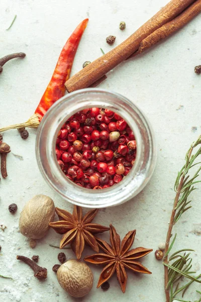 Baharat ve otlar, kapat