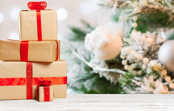 Eski masada hediyeler yığını önden görünümü