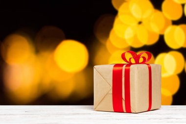 Eski masada hediyeler yığını önden görünümü