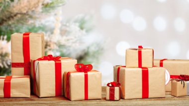 Eski masada hediyeler yığını önden görünümü