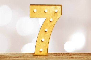 Ampulleri parlayan ile büyük plastik numaraları