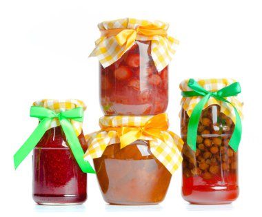 Cam kavanoz reçel beyaz arka plan üzerinde izole ile