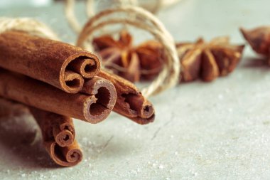 Baharat ve otlar, kapat