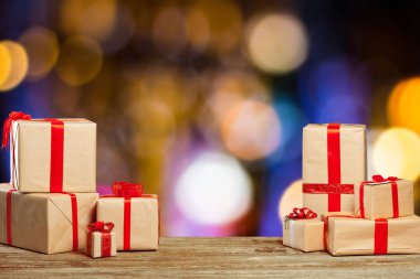 Eski masada hediyeler yığını önden görünümü