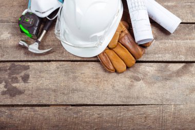 yükseltilmiş görünümünü işçisi ve eski deri eldiven