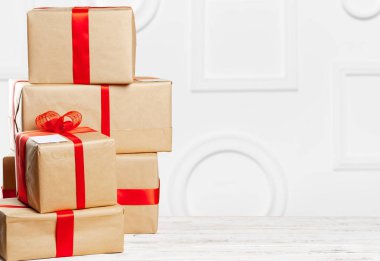 Eski masada hediyeler yığını önden görünümü