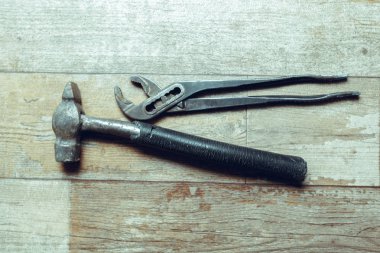 Ahşap rustik arka plan üzerinde çalışma araçları