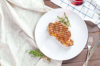 Izgara Dana biftek üstten görünüm 