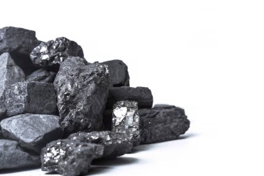 Beyaz doğal ahşap kömür göl kenarında