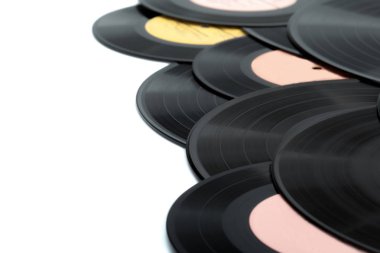 Vinil diskler üzerinde beyaz izole