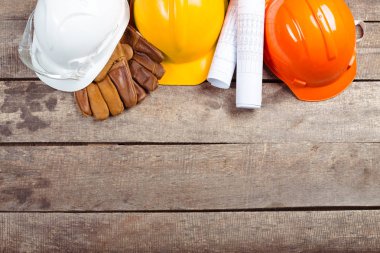 yükseltilmiş görünümünü işçisi ve eski deri eldiven