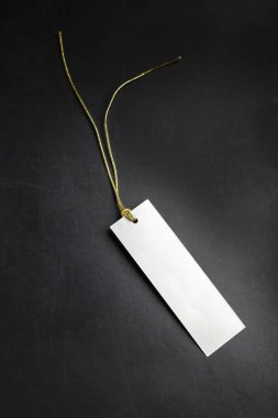 Siyah arka plan üzerine etiket