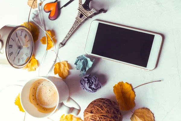 Üstten görünüm smartphone sahte şablon ile siyah ekran