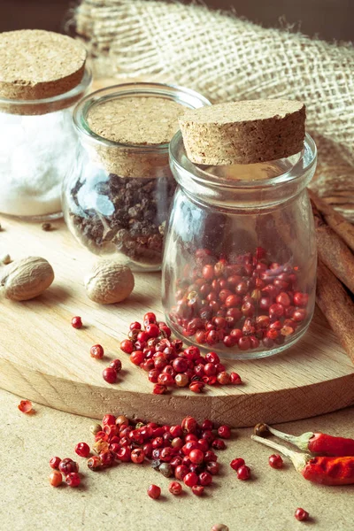 Baharat ve otlar, kapat