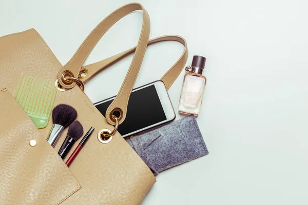 Kadının çantasının içindekiler