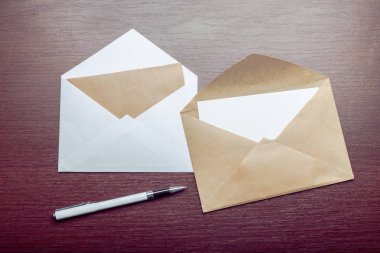 Boş zarflar, fotoğrafı yakın