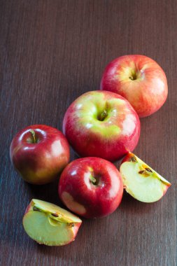 kırmızı elma yükseltilmiş görünümü tablo 