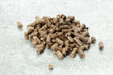 Kaynak. Masadaki topaklar.