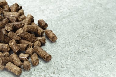 Kaynak. Masadaki topaklar.