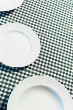 Damalı masa örtüsü plakaları