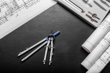 Çizimler siyah arka plan üzerinde planlama İnşaat