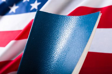 İncil Amerikan bayrağı döşeme