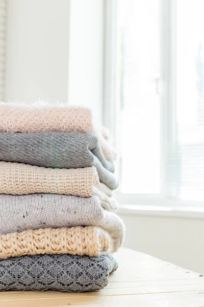 Kazak örme yığını beyaz rahat 