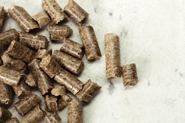 Enerji. Masadaki topaklar.