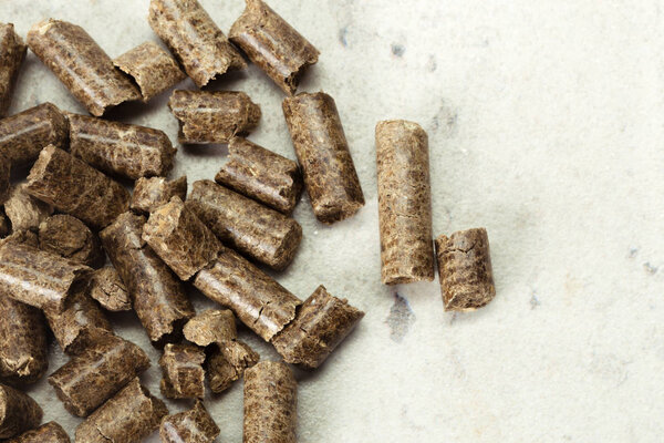 Энергия. Пеллеты на столе